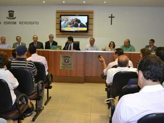 Audiência Pública reuniu autoridades na Câmara Municipal de Campo Grande (Foto: Mariana Lopes)