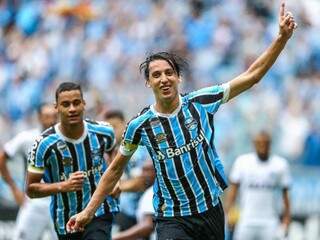 Pedro Geromel comemora o primeiro gol do Grêmio neste domingo (Foto: Lucas Uebel/GFBPA)