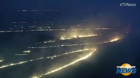 Drone sobrevoa incêndio florestal e capta imagens impressionantes