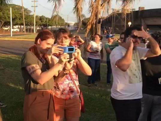 Eclipse chega ao &aacute;pice e impressiona observadores no Moren&atilde;o