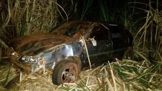 O veículo em que traficante estava ficou destruído após o capotamento. (Foto: Divulgação)