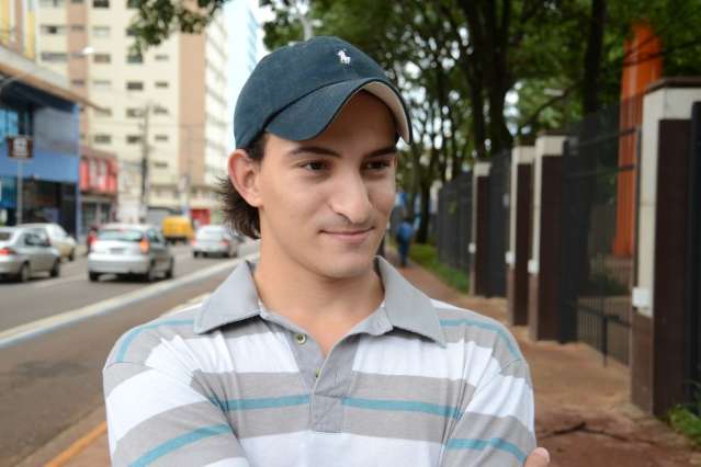 Ilus&atilde;o do cr&eacute;dito f&aacute;cil faz endividamento come&ccedil;ar mais cedo