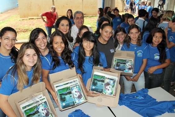Deputado n&atilde;o quer que governo mude padr&atilde;o de camiseta escolar