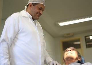 Professor Túlio Kalife desenvolveu uma técnica de implante que busca o osso fora da cavidade bucal