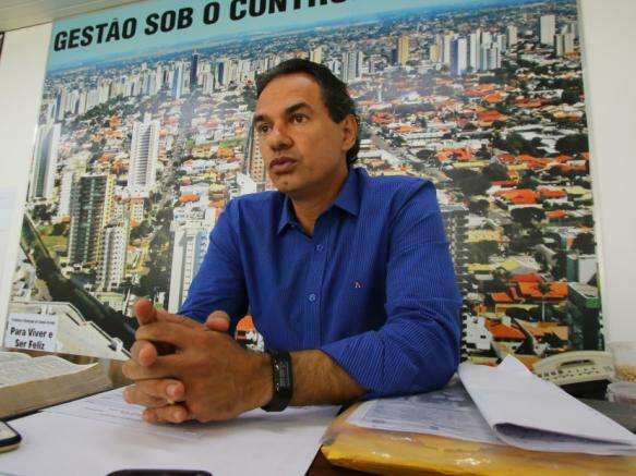 Prefeito entrega kits da escola p&uacute;blica de ballet nesta quarta-feira