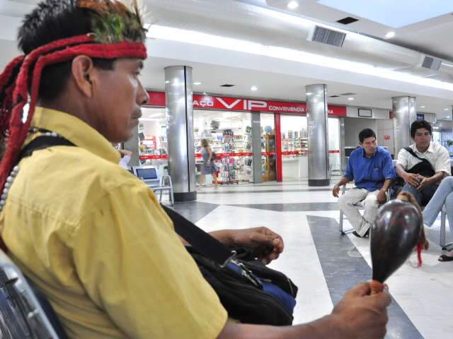  Ind&iacute;genas afirmam terem sofrido discrimina&ccedil;&atilde;o em aeroporto de Dourados