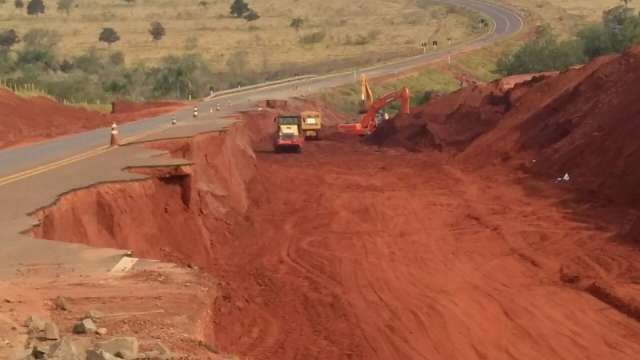 Obras em trechos de rodovia destru&iacute;dos por chuvas devem terminar em 45 dias