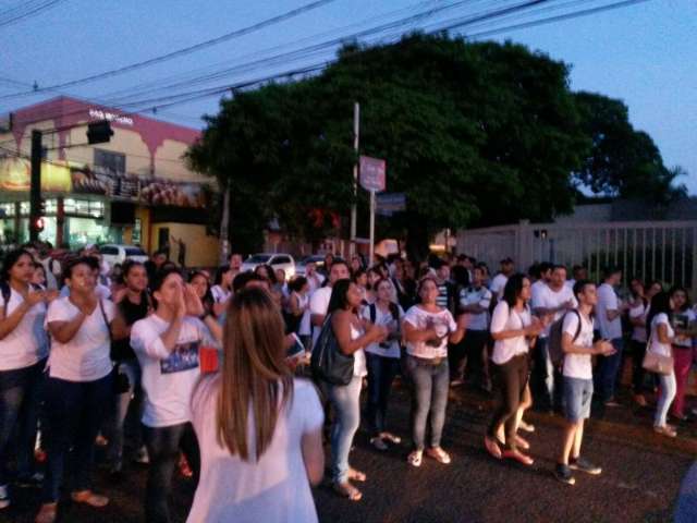 Ap&oacute;s arrast&atilde;o em &ocirc;nibus, acad&ecirc;micos fazem protesto na Zahran 