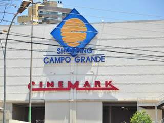 Placa do Cinemark no Shopping Campo Grande: a partir de hoje, frequentadores vão comprar ingressos com lugares marcados. (Foto: João Garrigó) 