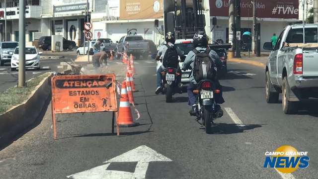 Prefeitura pro&iacute;be convers&atilde;o &agrave; esquerda em trecho da avenida Zahran