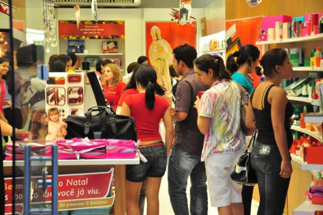  A 4 dias do Natal, motoristas enfrentam congestionamento na Capital
