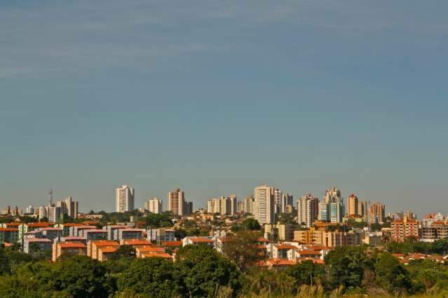 Antes de derrubar temperatura, frente fria causar&aacute; temporais em MS
