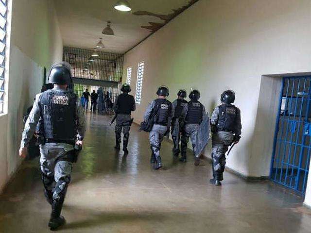 Seis s&atilde;o condenados por morte de preso ap&oacute;s 14 horas de julgamento