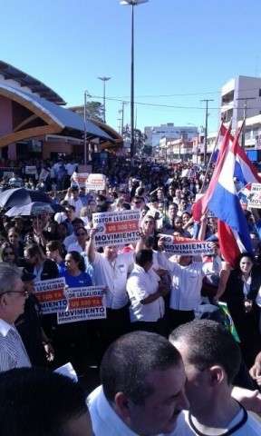 Passeata acaba, mas lojas ficar&atilde;o fechadas durante todo o dia 