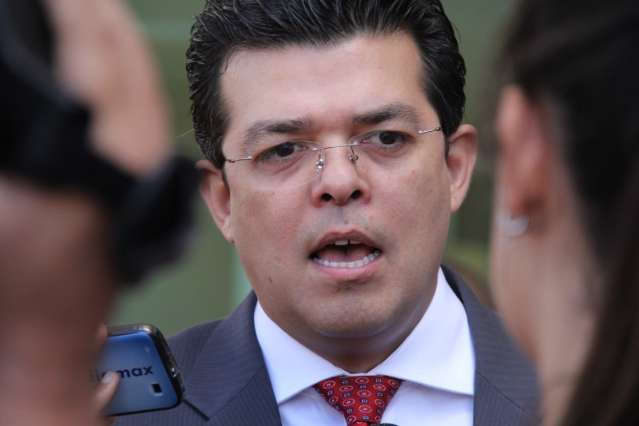 Prefeito prev&ecirc; &quot;ano de crise&quot; e afirma que cortes s&atilde;o necess&aacute;rios