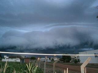 Nuvem registrada pela população. (Foto: Caarapó News)