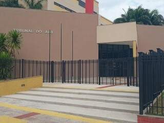 Fachada do Tribunal do Júri, em Campo Grande (Foto: Maressa Mendonça)