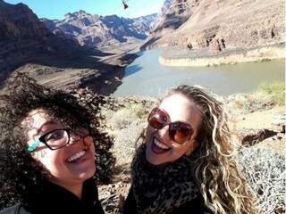Gika e a irmã Paula no Grand Canyon National Park. (Foto: Arquivo Pessoal)