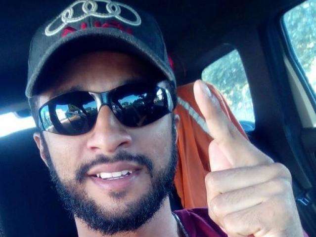 Motociclista morre no hospital ap&oacute;s cair com moto em buraco de rua