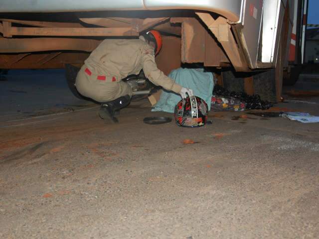  Irm&atilde;os de 16 e 20 anos morreram no acidente entre &ocirc;nibus e moto 