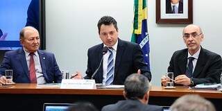 Ao centro, o presidente da Comissão de Agricultura, Sergio Souza, foi quem sugeriu convite ao ministro (Foto: Cleia Viana/ Câmara dos Deputados)