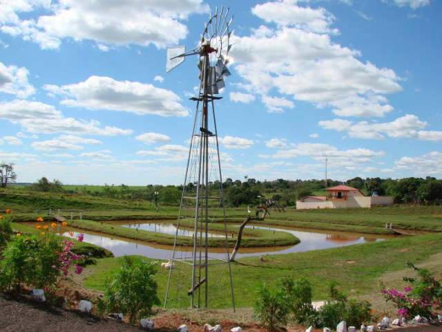  Menino de 7 anos &eacute; encontrado morto dentro de &aacute;rea de lazer