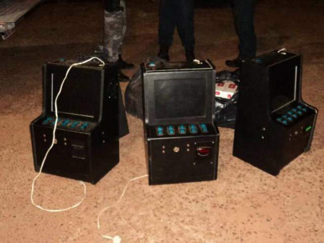 Após denúncia, PM apreende sete máquinas caça-níqueis em Três Lagoas