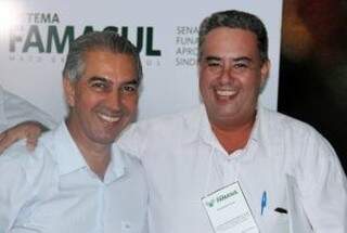 À esquerda o governador Reinaldo Azambuja e o presidente do sindicato rural de Corumbá, Luciano Leite (Foto: Silvio Andrade/Assessoria)