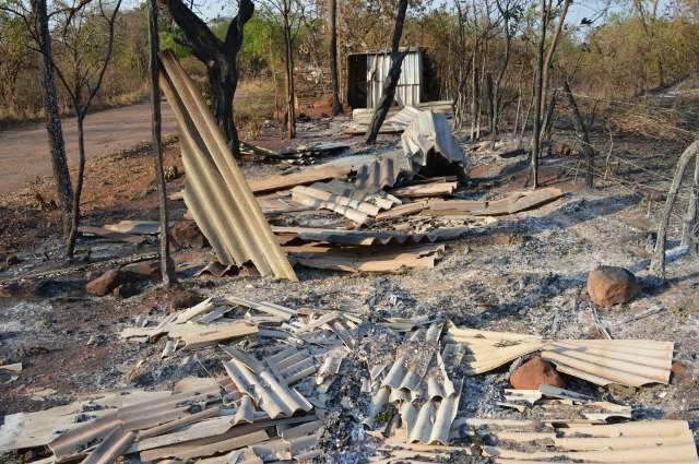 Inc&ecirc;ndio que come&ccedil;ou na ter&ccedil;a espalha focos pela Serra de Maracaju