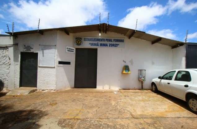 Batalh&atilde;o de Choque d&aacute; apoio &agrave; Agepen em pente-fino no pres&iacute;dio feminino