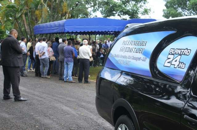 Homenagens de amigos e familiares marcam despedida a Ricardo Trad