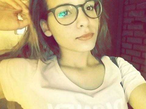 Contra o bullying, fam&iacute;lia de Karina faz passeata e pede mais amor