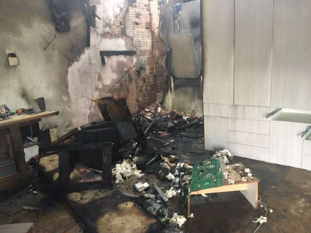 Inc&ecirc;ndio destr&oacute;i parte de marcenaria no bairro Izabel Gardens