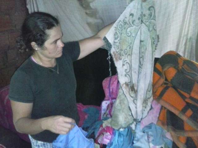 V&iacute;timas de alagamento cobram remo&ccedil;&atilde;o imediata para residencial 