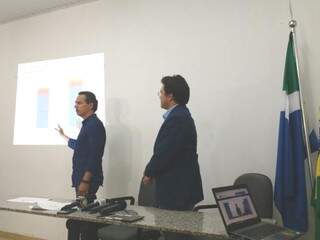 Marquinhos e Pedrossian Neto apresentando números à imprensa (Foto: Alberto Dias)