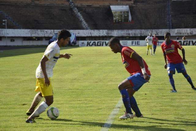 Goleiro defende dois p&ecirc;naltis e Cene garante passagem para semifinal