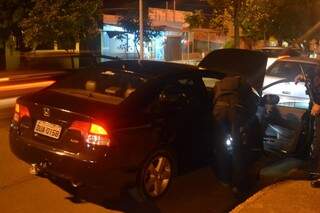 Policiais também apreenderam um Honda Civic com o chassi adulterado. (Foto: Alessandro Martins)