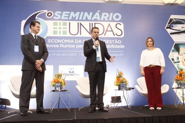 Ayache coordena painel sobre gest&atilde;o dos planos de sa&uacute;de no pa&iacute;s
