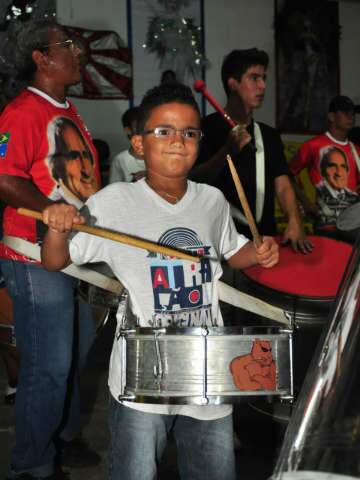  O samba e o amor na cor vermelha esquentam a Igrejinha para o Carnaval