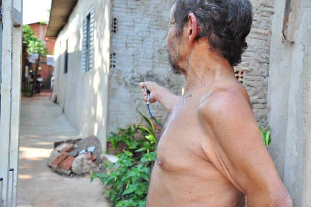  Jovem &eacute; internada ap&oacute;s estupro e autor &eacute; agredido e tem casa destru&iacute;da