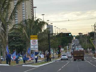 Na Afonso Pena são posicionadas, diariamente, cerca de 150 placas. (Foto: Elverson Cardozo)