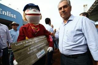 Governador participa de feira agropecuária em Maracaju nesta quarta-feira. (Foto: Saul Schramm)