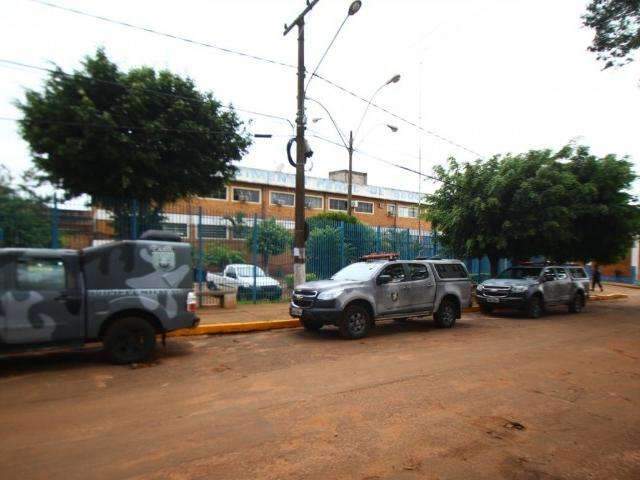 Choque ajuda agentes em pente-fino na M&aacute;xima atr&aacute;s de celulares e drogas