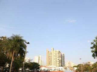 Campo Grande e mais sete cidades registraram umidade do ar abaixo de 20% nesta tarde. (Foto: Paulo Francis)