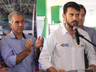 (À esquerda), o governador Reinaldo e o diretor-presidente da Fundtur, Bruno Wenndling, em discurso. (Foto: Marina Pacheco).