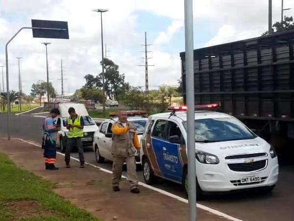 Inmetro afere equipamentos para ativar radares na Avenida C&ocirc;nsul Assaf Trad