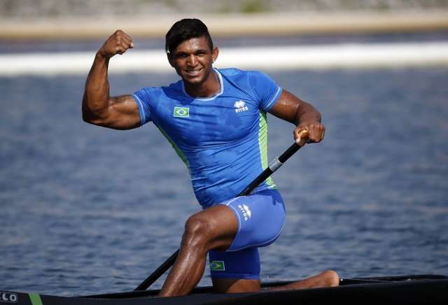 Isaquias Queir&oacute;z d&aacute; mais um ouro ao Brasil no Pan com a canoagem