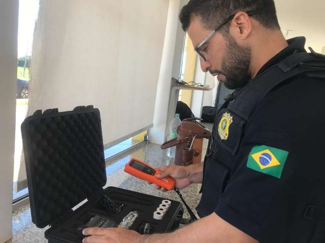 Com radar m&oacute;vel e novo baf&ocirc;metro, PRF come&ccedil;a opera&ccedil;&atilde;o nas rodovias