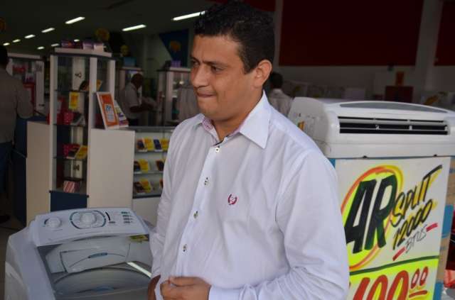 No Dia do Consumidor, movimento come&ccedil;a fraco em lojas com promo&ccedil;&otilde;es 