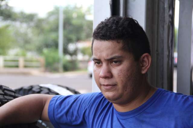 Placa deveria dar fluidez no tr&acirc;nsito, mas causa brigas e buzina&ccedil;o
